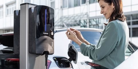 WEBASTO NEXT: VIELFÄLTIGE LADESTATION FÜR PRIVAT UND GEWERBE
